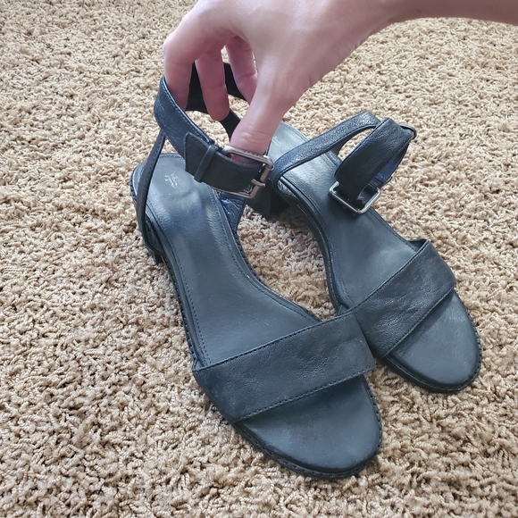 Frye Cindy ankle strap sandals. Size 10. - Picture 6 of 14